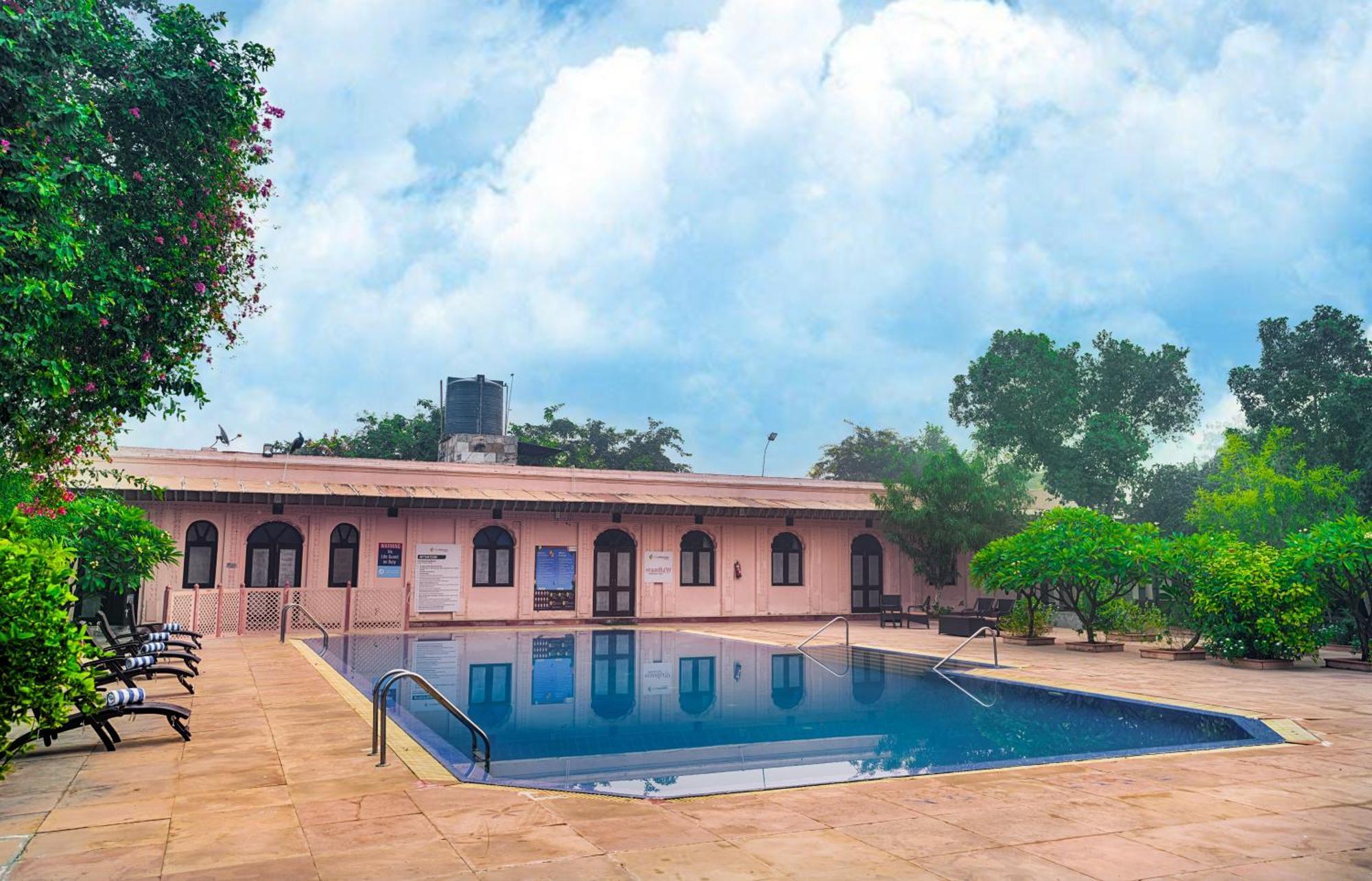 Club Mahindra Bharatpur Hotel Exterior foto
